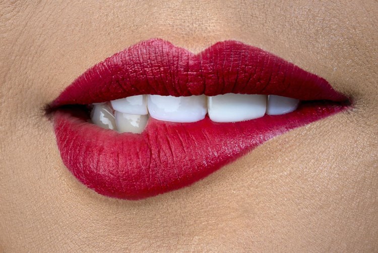 Des Kusses Lippenstift Intus Ganz Schone Probleme Derstandard At Lifestyle