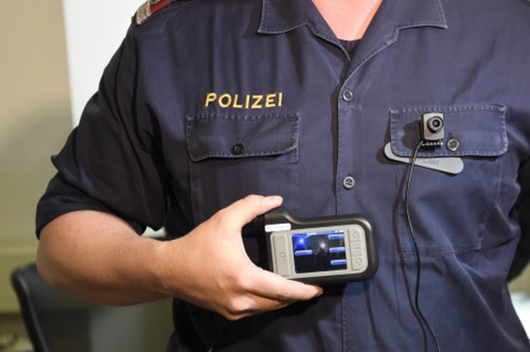 Bodycams Fur Polizisten Datenschutzer Skeptisch Polizei Derstandard At Panorama