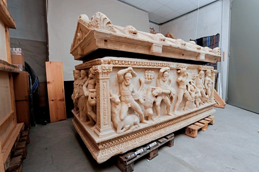 Genf Beschlagnahmter Sarkophag wird vor Rückgabe ausgestellt Welt