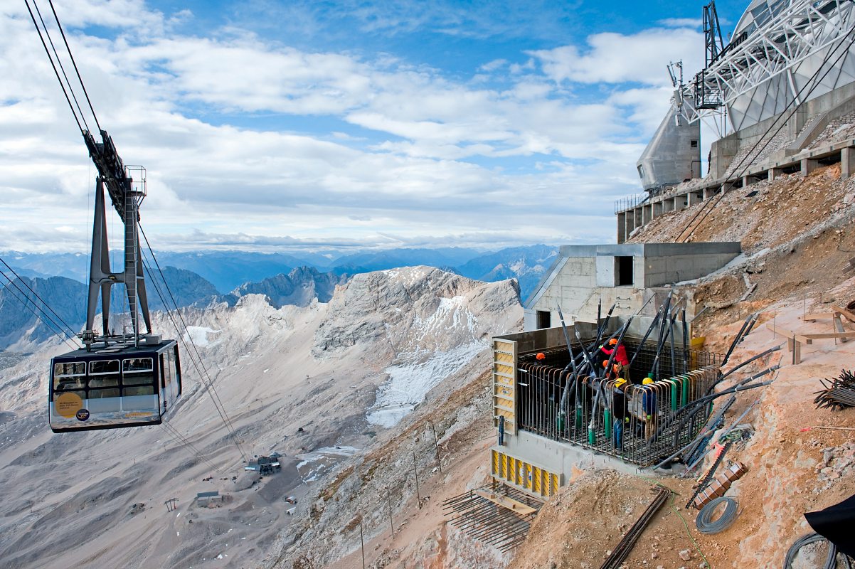 Neue Seilbahn auf die Zugspitze mit Rekord-Stahlstütze steht - Deutschland Urlaub - derStandard ...