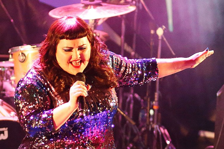 Beth Ditto: Die Hipste aus Arkansas - Musik - derStandard.de › Kultur