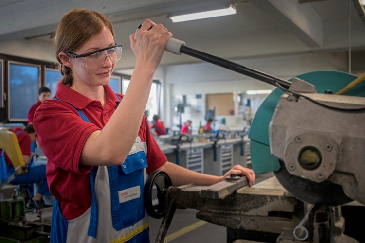 Als Frau Im Mannerberuf Ich Wollte Etwas Mit Den Handen Schaffen Lehre Berufsschule Derstandard At Inland