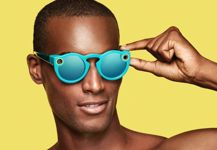 Spectacles Flop Snapchat Sitzt Auf Einem Brillenberg Innovationen Derstandard De Web