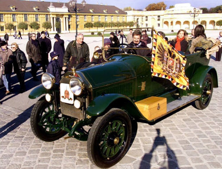 100 Jahre Republik Kaiser Fahrt Ab Kanzler Fahrt Vor Automobil Derstandard De Lifestyle