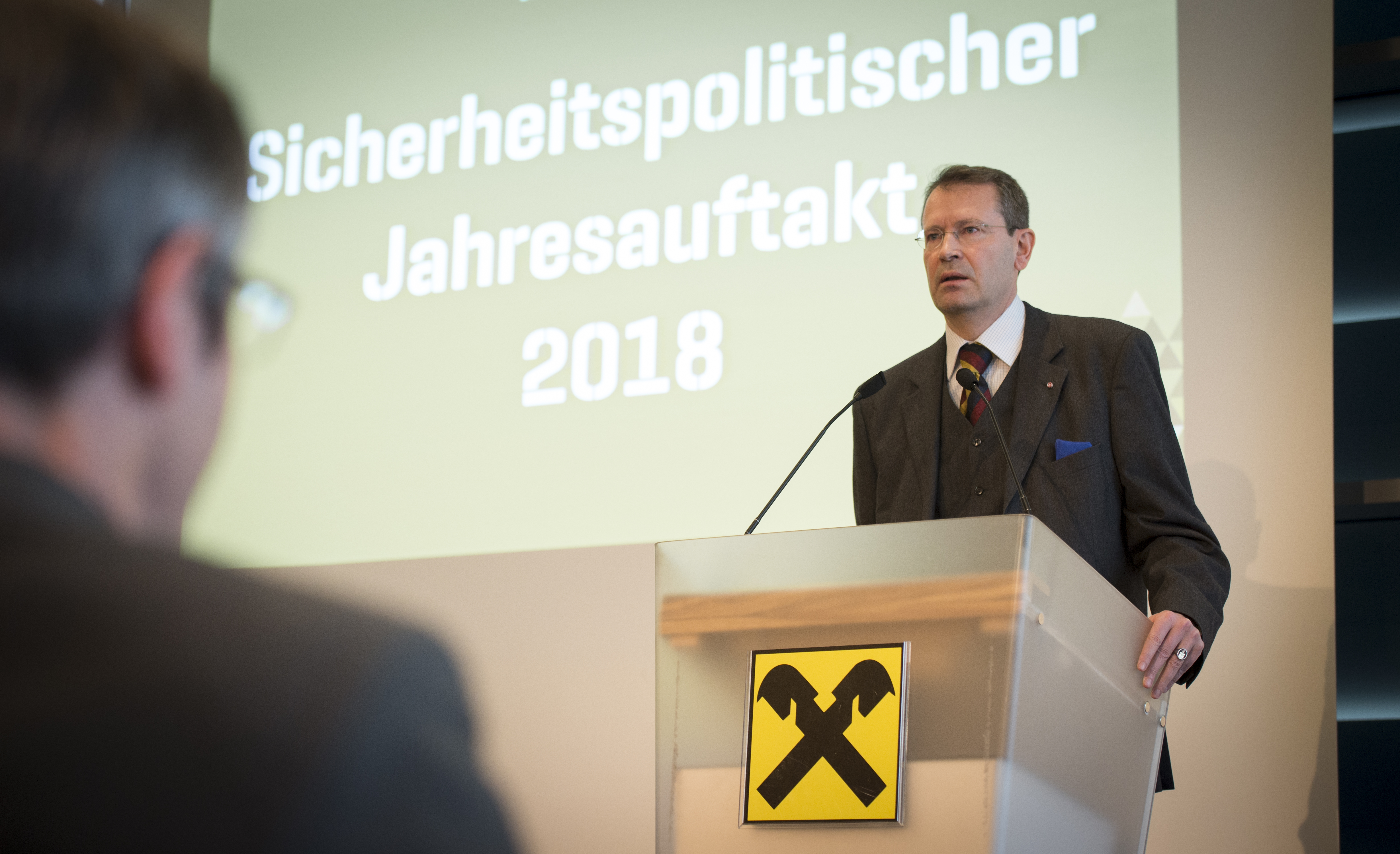 Generalsekretär des Verteidigungsministeriums erklärt sich selbst - Heer & Zivildienst ...