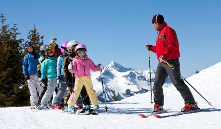 Die Langsten Ski Die Grosste Schneeflocke Skiwelt In Zahlen Reisen Aktuell Derstandard De Lifestyle
