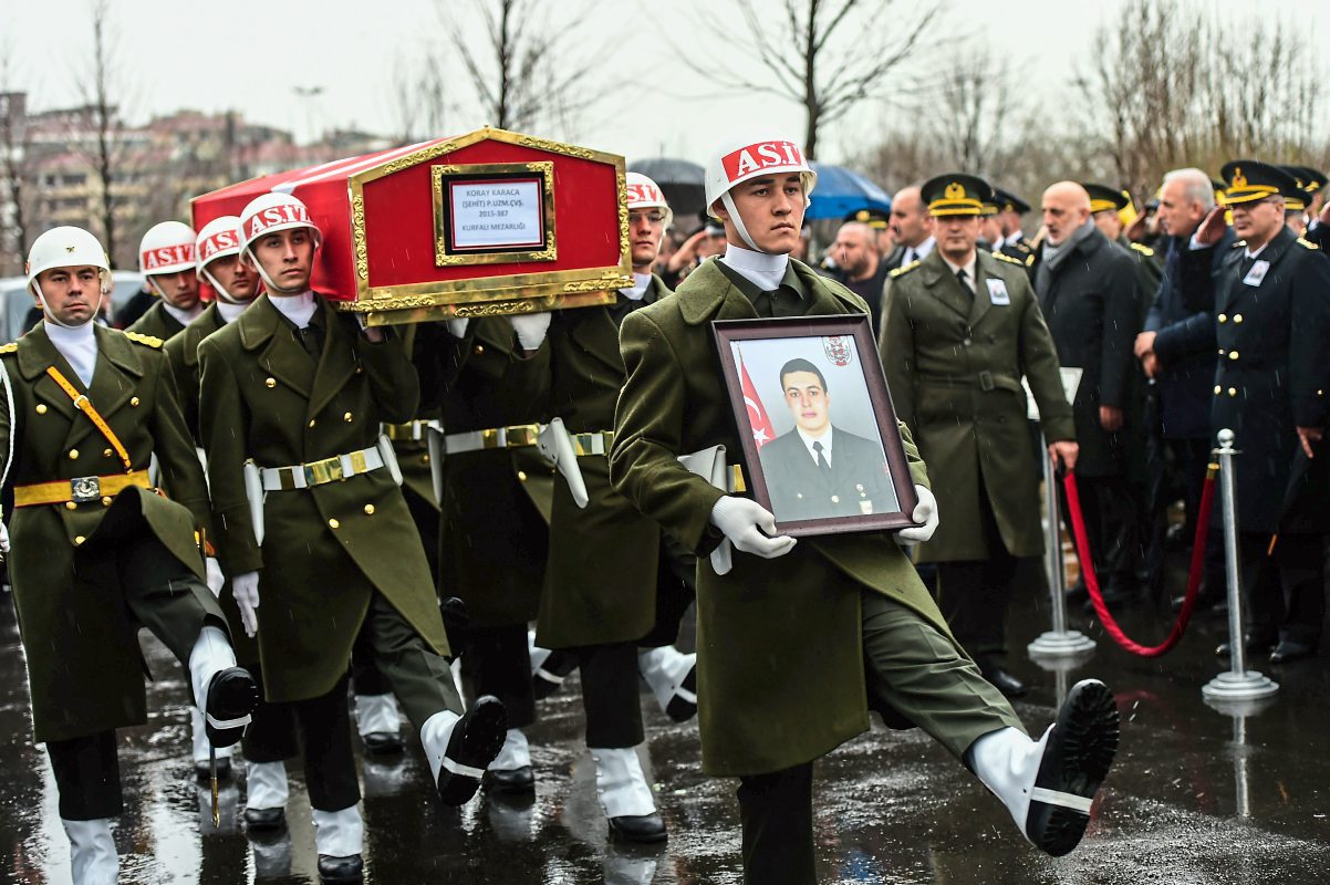 Trauer Und Ratlosigkeit In Der Turkei Wegen Afrin Turkei Derstandard De International