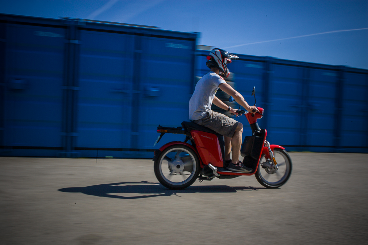 Ihre Erfahrungen Mit E Mopeds Und Motorradern Automobil Derstandard De Lifestyle