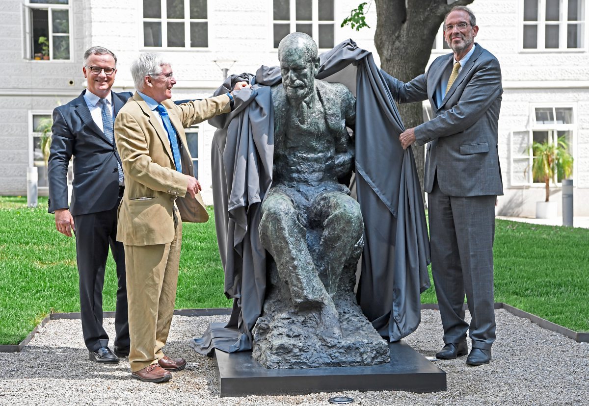 Statue für Sigmund Freud am Campus der MedUni Wien derStandard.at