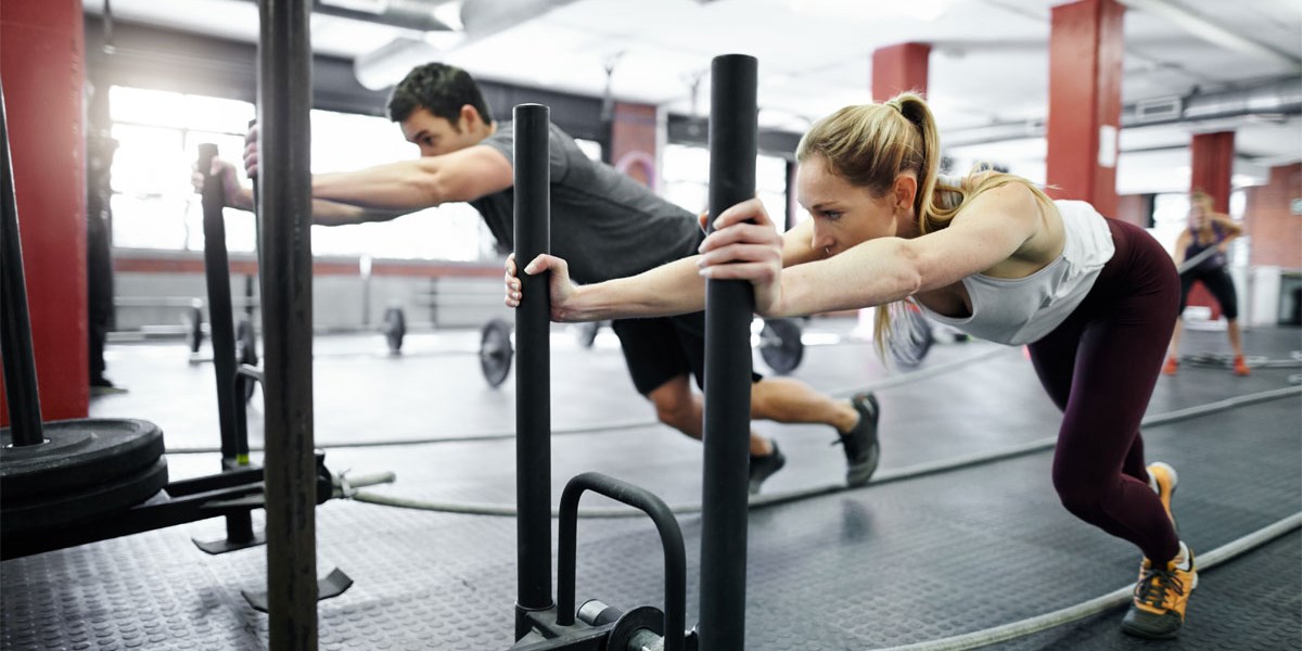 Krafttraining Was Hanteln Kettlebells Und Sandsacke