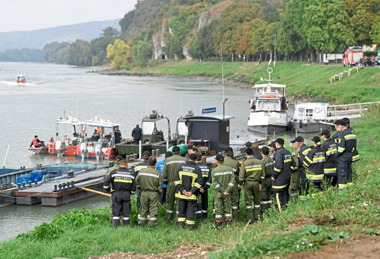 Zwei Frauen Nach Unfall Mit Heeresboot Noch In Lebensgefahr