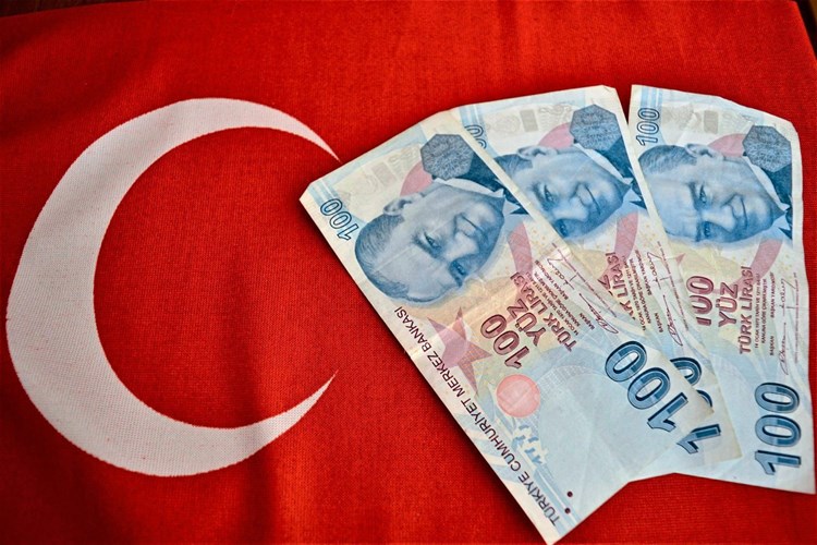 Turkische Lira Wieder Im Abwartsstrudel Bankenhilfe Geplant Finanzen Borse Derstandard De Wirtschaft