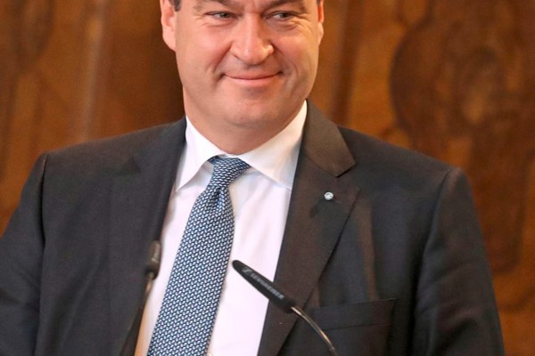 Bayerns Ministerprasident Soder Greift Nach Seehofers Csu Vorsitz Bundestagswahl Derstandard De Deutschland