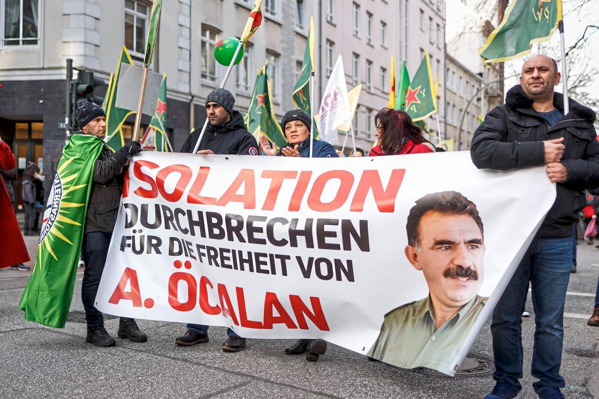 Der Lange Arm Des Abdullah Ocalan Turkei Derstandard At International