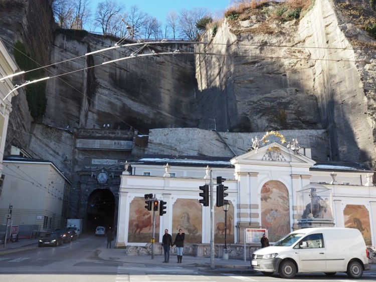 Salzburger Neutor Wird Fur Autos Gesperrt Osterreich