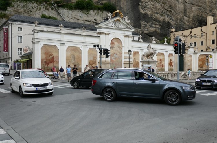 Salzburger Neutor Wird Fur Autos Gesperrt Osterreich