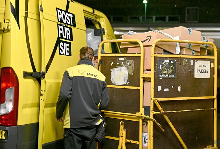 Osterreichische Post Liefert Kunftig Pakete Fur Deutsche Post Aus Unternehmen Derstandard At Wirtschaft