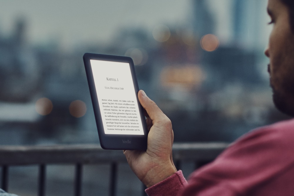 Amazon bringt neuen Kindle: Günstiger E-Reader jetzt mit Beleuchtung