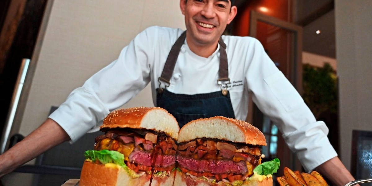Wagyu Beef Truffel Goldstaub Riesen Burger Um 800 Euro Essen Trinken Derstandard At Lifestyle