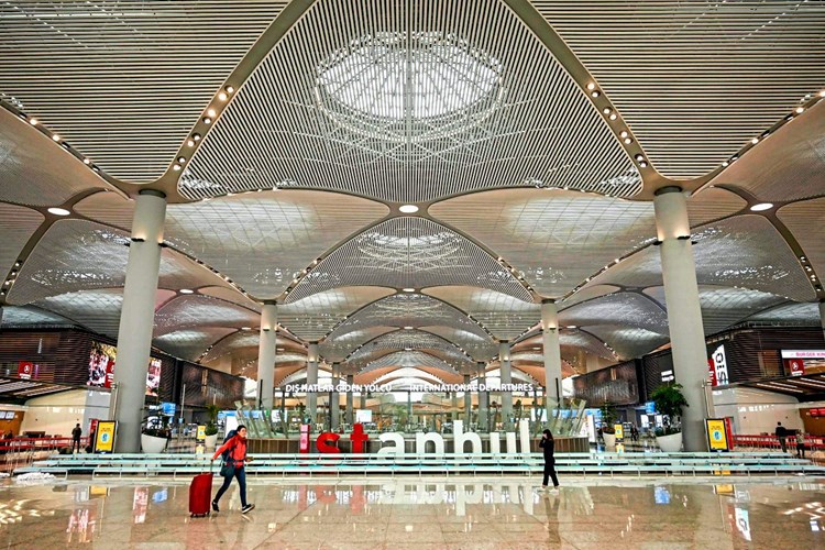 Flughafen Istanbul Kuppeln Licht Und Viel Bling Bling