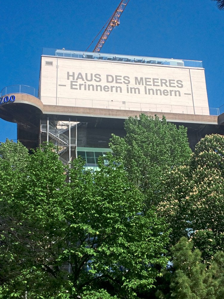 Flakturm In Mariahilf Werbung Statt Kunstwerk Am Haus Des Meeres