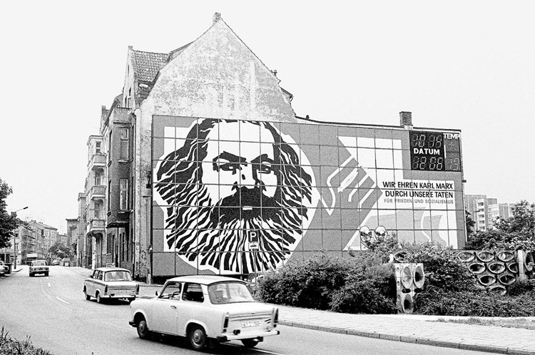 Mord Hinter Der Mauer Das Babylon Berlin Der Ddr Buchneuerscheinungen Derstandard At Kultur