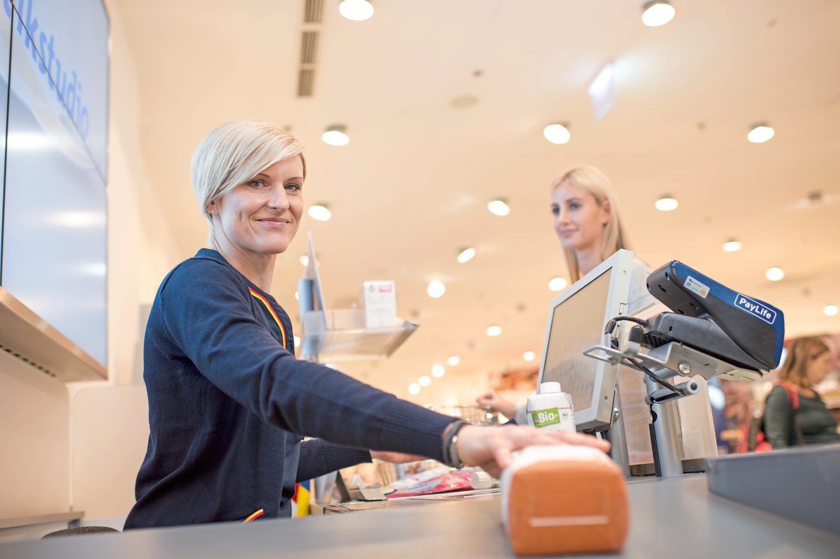 Dm Unternimmt Dritten Anlauf Zum Verkauf Rezeptfreier Medikamente Handel Derstandard At Wirtschaft