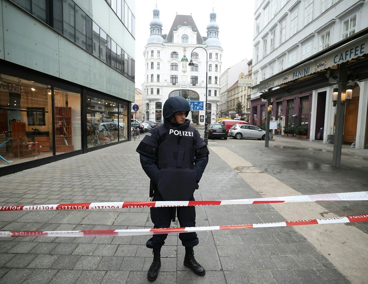 Feldkirch frauen suchen mann, Sex treffen in Bredstedt. Mausigirl Meine stadt single aus hietzing. Sie sucht ihn Raab frau sucht jungen mann. Peggau uni Feldkirch frauen suchen mann - Sexdate in Steffisburg