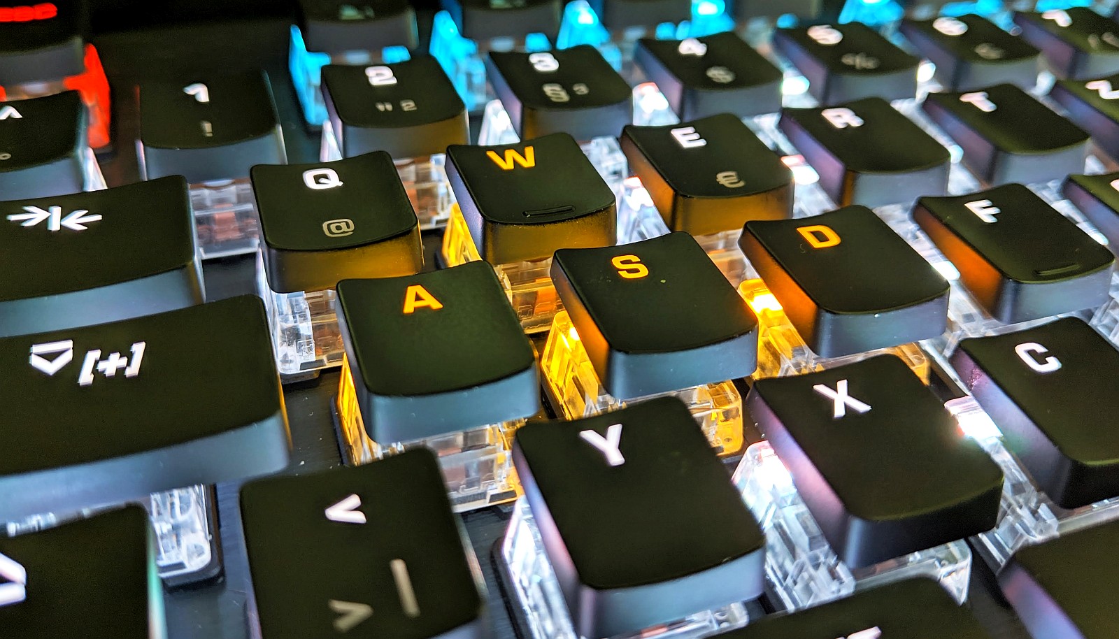 Roccat Vulcan 121 Aimo Im Test Ein Tastatur Fels In Der Brandung Games Derstandard De Web