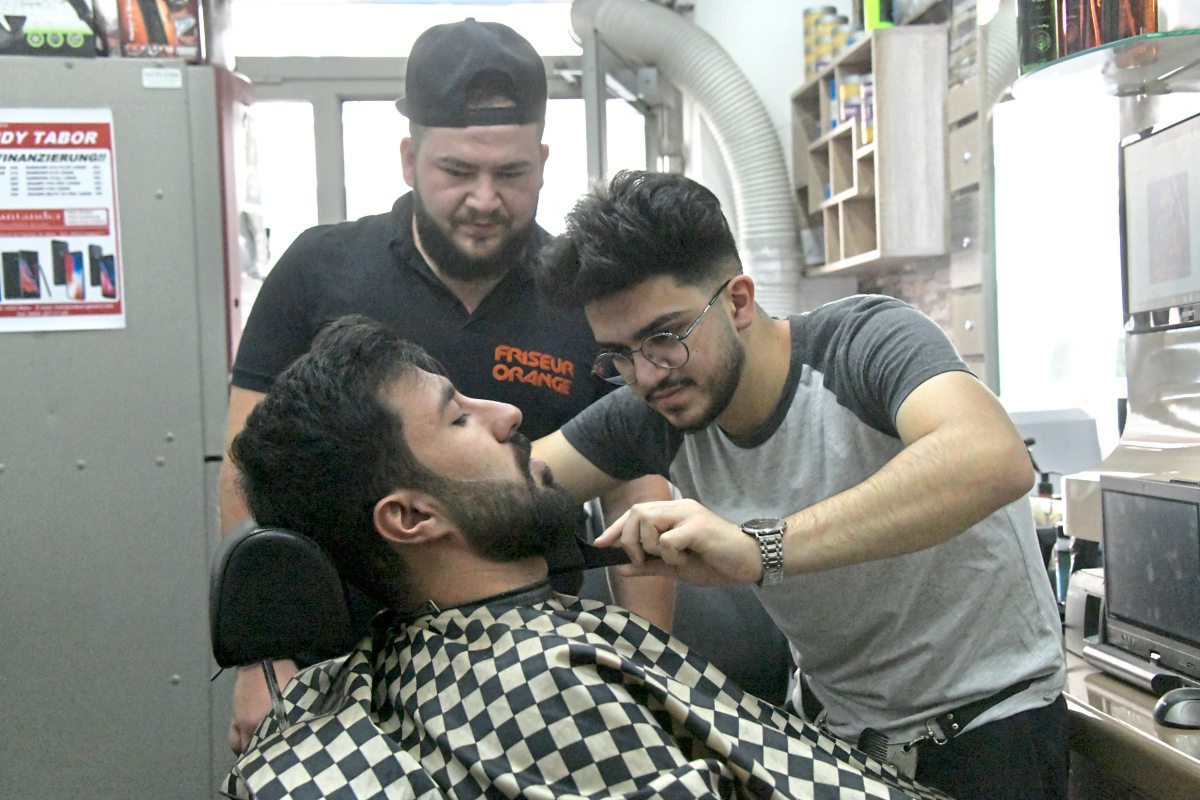Waxen Zupfen Und Rasieren Zu Besuch Im Barbershop Korper Kosmetik Derstandard At Lifestyle