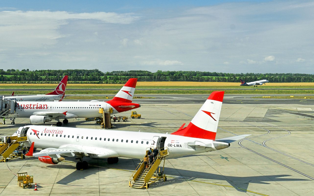 Fluglinie Aua Will Hunderte Jobs Streichen Luftfahrt Derstandard De Wirtschaft