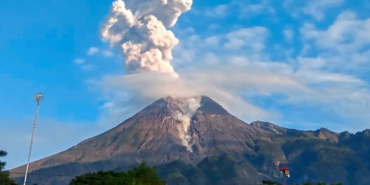Vulkan Merapi  auf indonesischer Insel Java ausgebrochen 