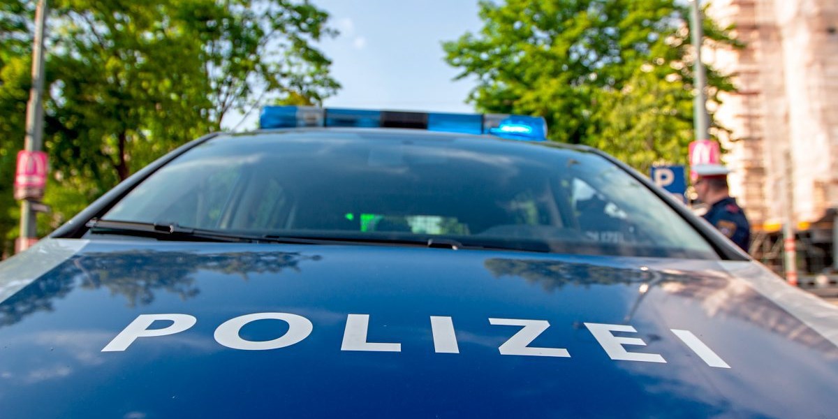 Den Wiener Bcherschmaus auf openstreetmap anzeigen unser Lesefrderprojekt Bcher auf Rdern. Wir freuen uns auf ein persnliches Kennenlernen - Ihr Bcherschmaus-Team. 18 Menschen sterben, darunter sieben Polizisten. Literatur- und Lesefrderinitiative Wiener Bcherschmaus