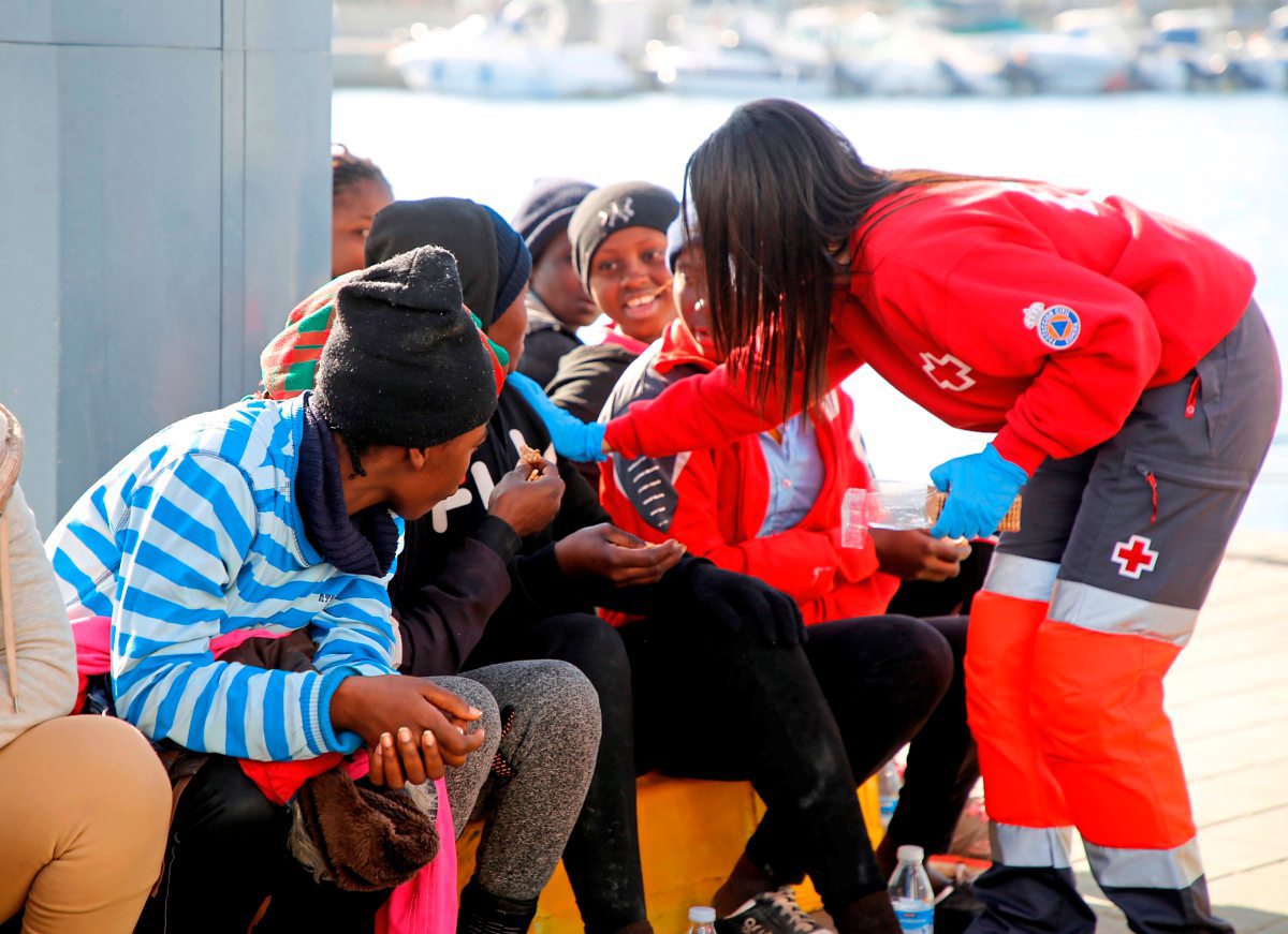 Spanische Kustenwache Rettete Rund 300 Menschen Aus Dem Meer Fluchtlinge Derstandard At Panorama