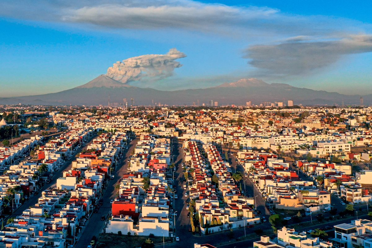Hohe Rauchsaule Nach Starker Explosion Am Vulkan Popocatepetl Weltchronik Derstandard At Panorama