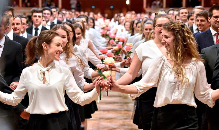 Erstmals Gleichgeschlechtliches Paar Bei Der Opernball Eroffnung Osterreich Derstandard At Panorama