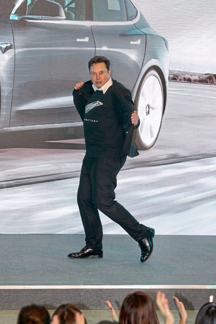 Tesla Chef Musk Winkt Bonuszahlung Von 346 Millionen Dollar Automobil Derstandard At Wirtschaft