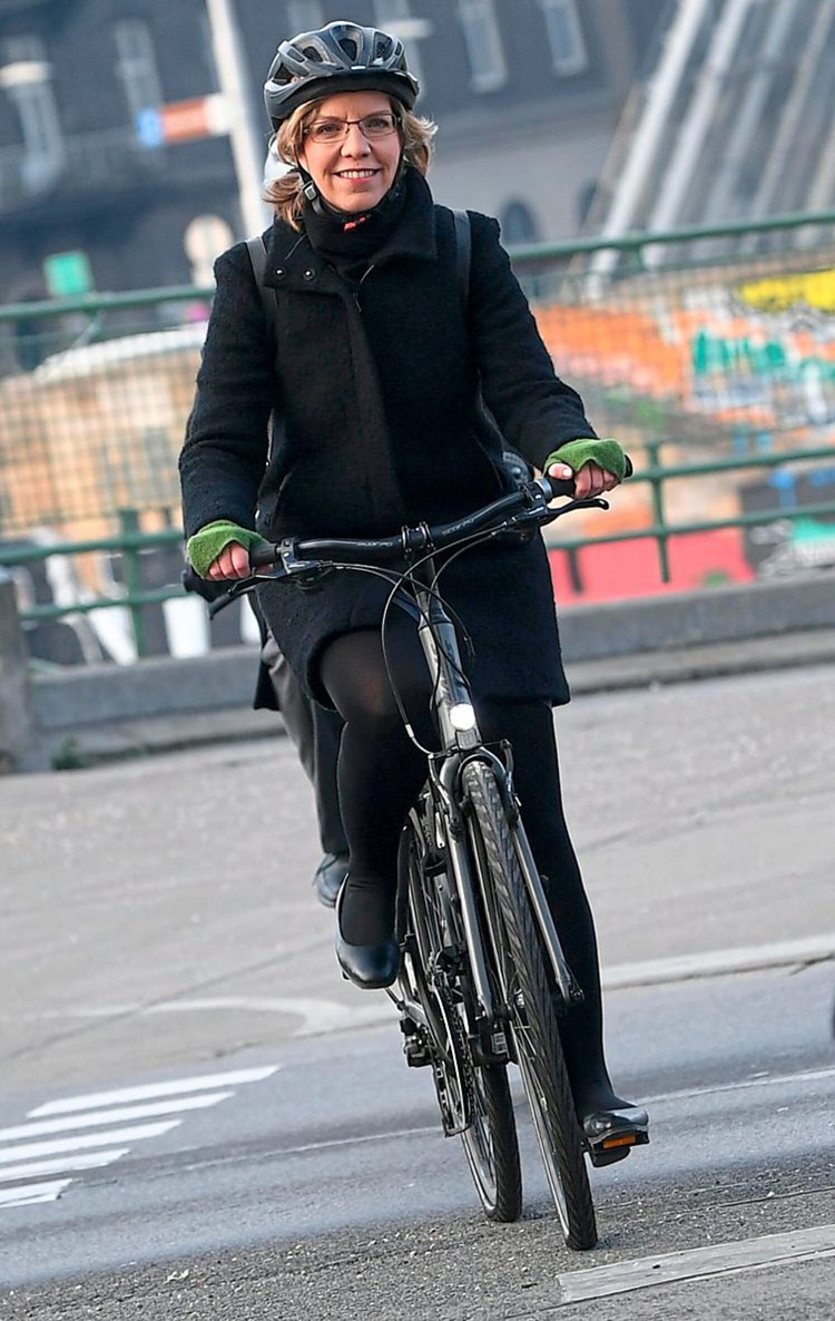 Wieso Ministerinnen Am Rad Noch Immer Auffallen Fahrrad Kolumne Radkasten Derstandard At Lifestyle