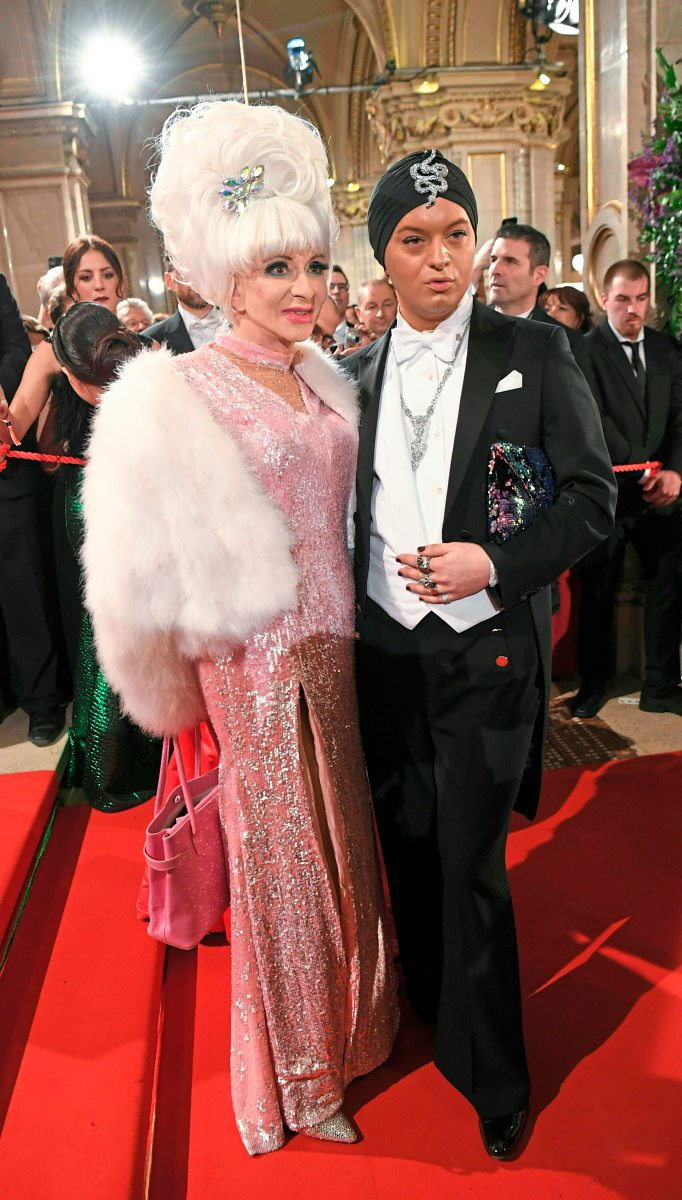 Opernball 2020 Roben Darth Vader Und Ornella Muti Mode Kosmetik 