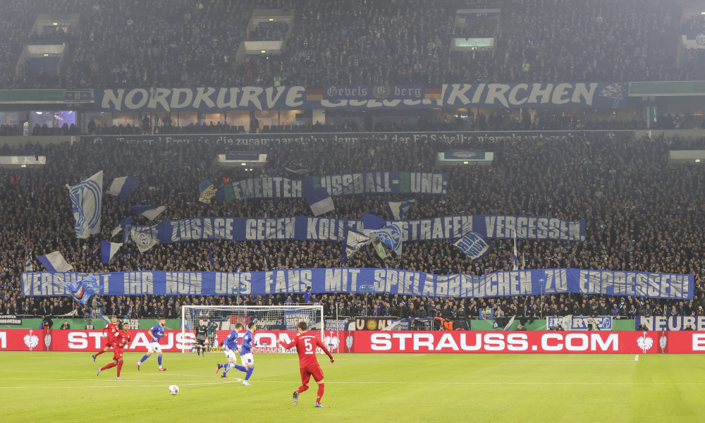 Schalke Fans Im Cup Spiel Gegen Bayern Ihr Versucht Uns Mit