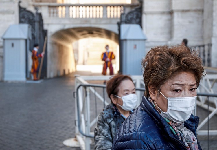 Zahl Der Corona Infektionen Stieg Weltweit Auf Mehr Als 100 000 Coronavirus Derstandard At Panorama