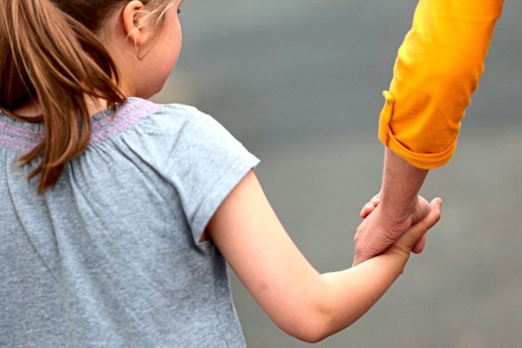 Coronavirus Darf Ich Zu Hause Bleiben Wenn Kindergarten Und Schule Geschlossen Werden Arbeitsrecht Derstandard At Karriere