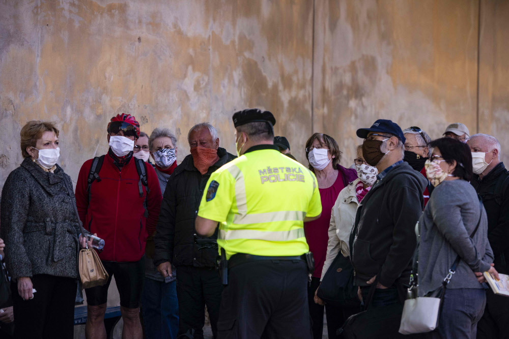Tschechische Regierung Hebt Ausgangsbeschrankungen Auf