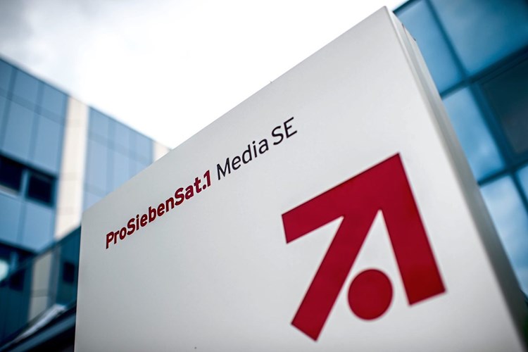 Prosiebensat 1 Spart Und Bangt Werbeeinnahmen Eingebrochen Tv Derstandard At Etat