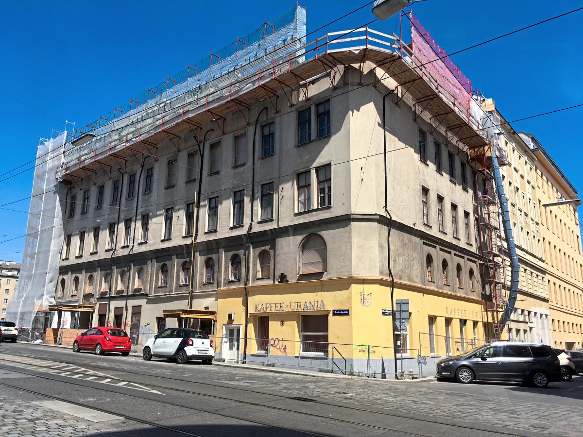 Arbeiten am bewohnten Abbruchhaus in der Wiener Radetzkystraße - Wohnen ...