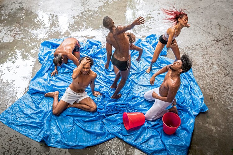 Wiener Festwochen Choreografin Alice Ripoll Uber Brasiliens Probleme Bei Der Bewaltigung Von Covid 19 Wiener Festwochen Derstandard At Kultur