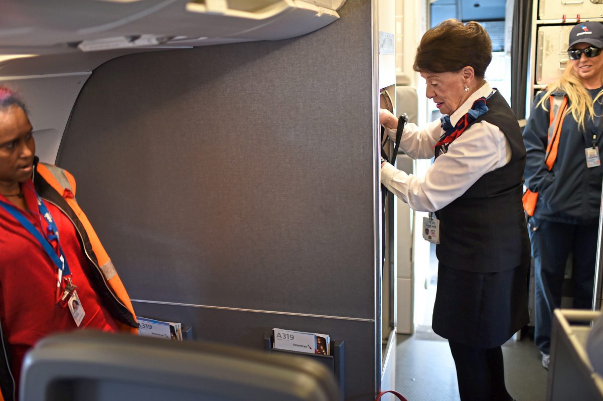 Flugbegleiter Vom Traumjob Zu Prekar Beschaftigten Luftfahrt Derstandard De Wirtschaft