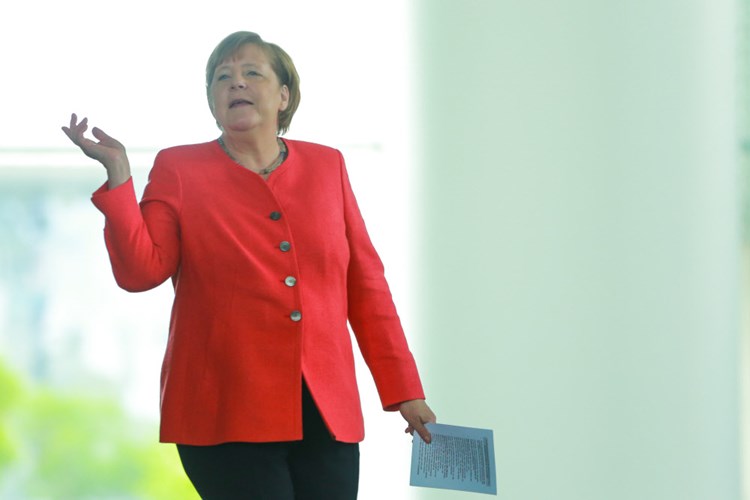 Angela Merkel Kampft Um Ihr Vermachtnis Politik Derstandard De Deutschland