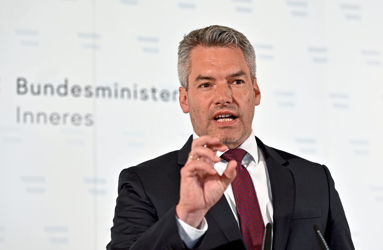 Nehammer Vermutet Auslandischen Einfluss Bei Demo Unruhen In Favoriten Inland Derstandard At Inland
