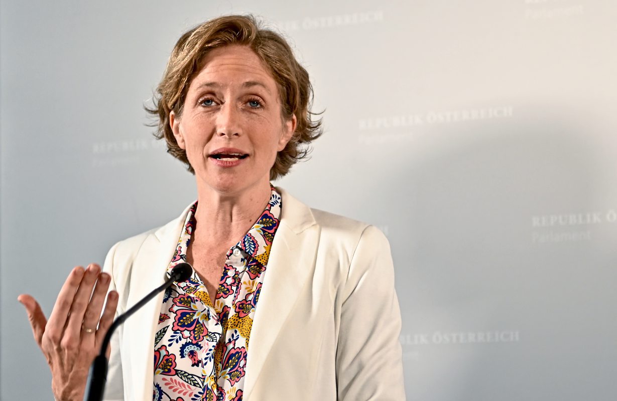 Ibizagate Und Die Ablenkung Der Medien Ceiberweiber